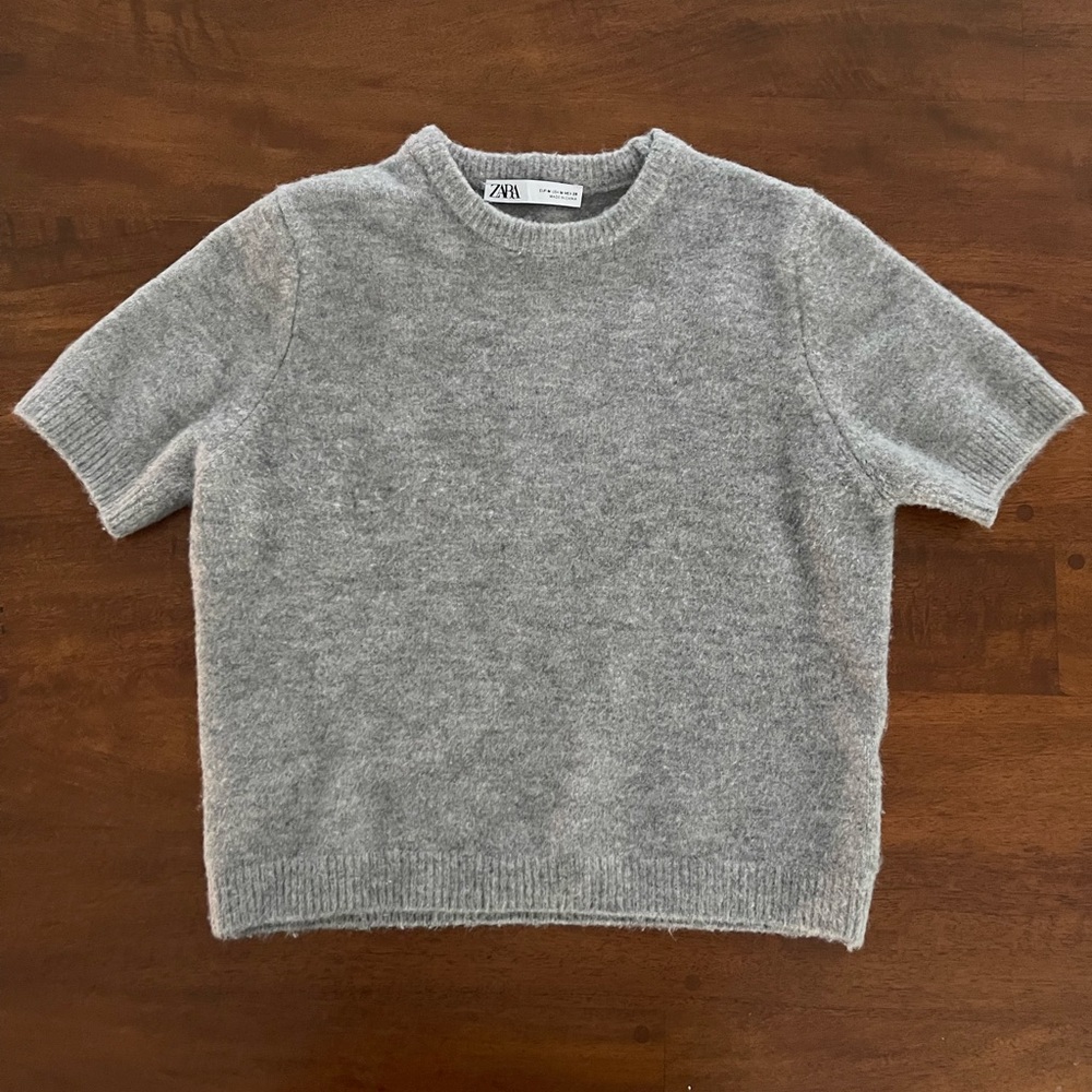 Zara Women’s Soft Gray Short Sleeve Sweater